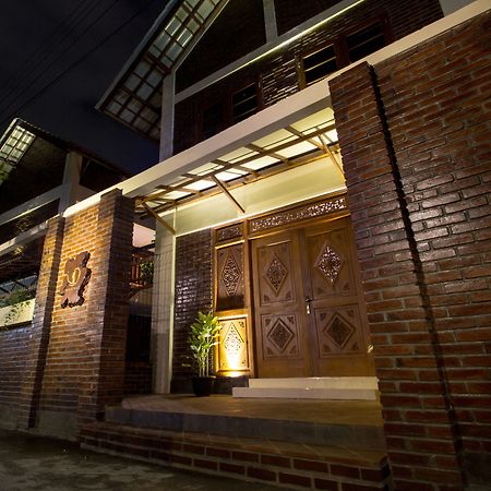 De Hostel Yogyakarta Exterior photo