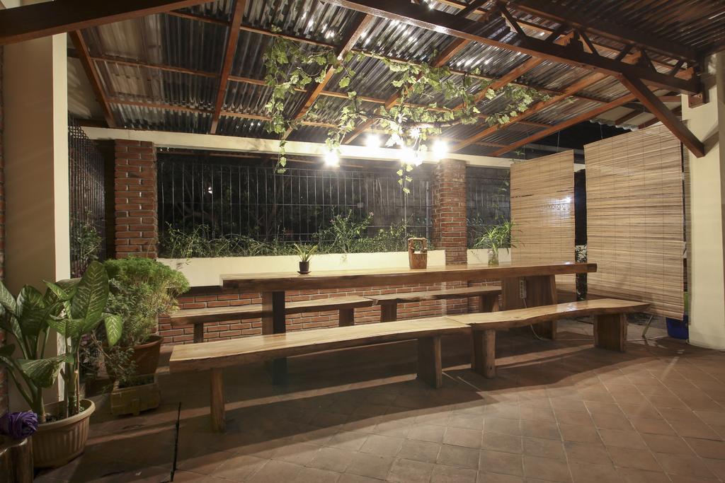 De Hostel Yogyakarta Exterior photo